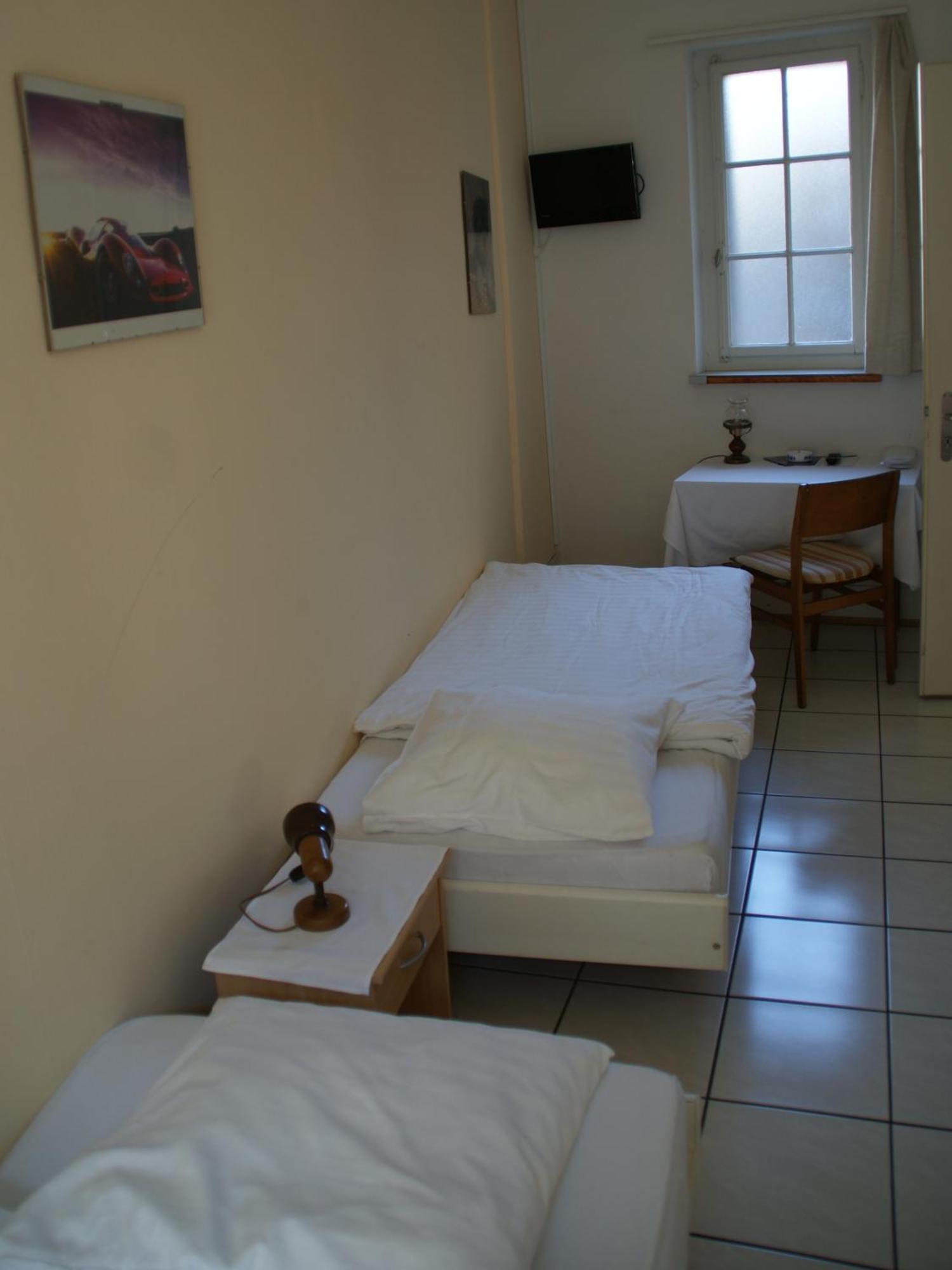 Stadthof Budget Hotel Basel City Center Buitenkant foto