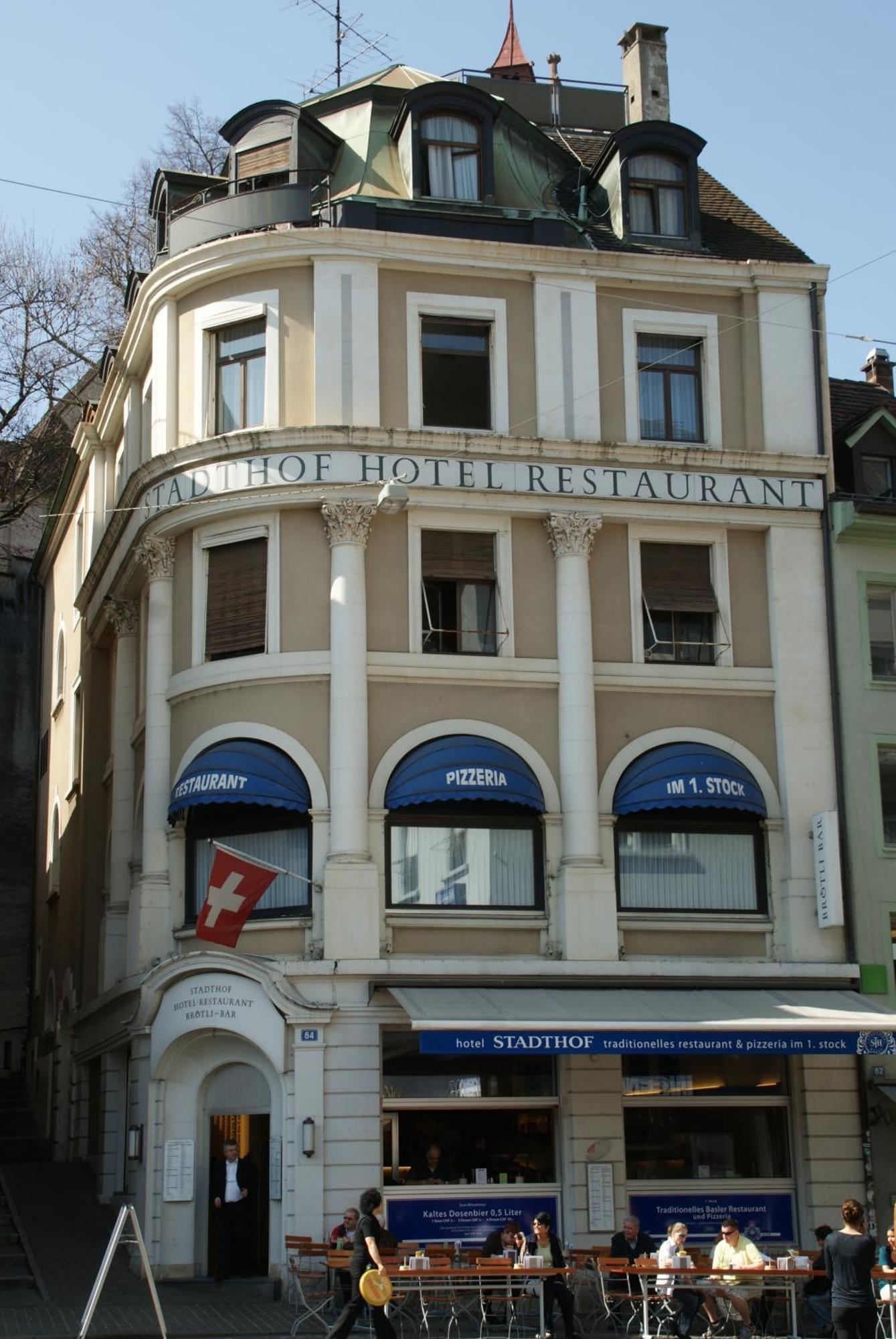 Stadthof Budget Hotel Basel City Center Buitenkant foto