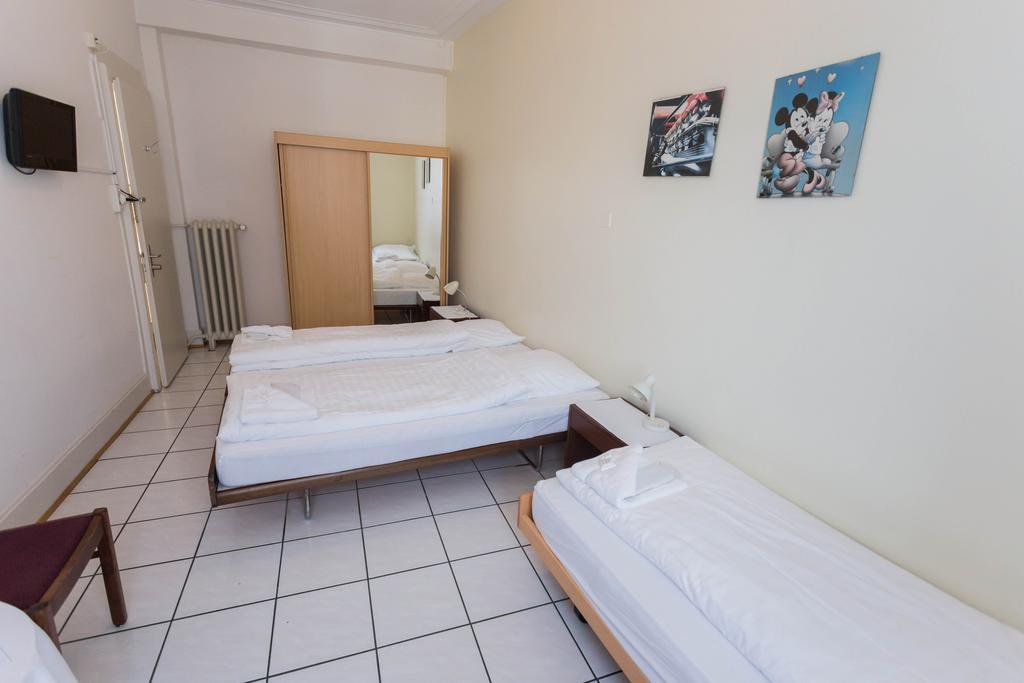 Stadthof Budget Hotel Basel City Center Buitenkant foto