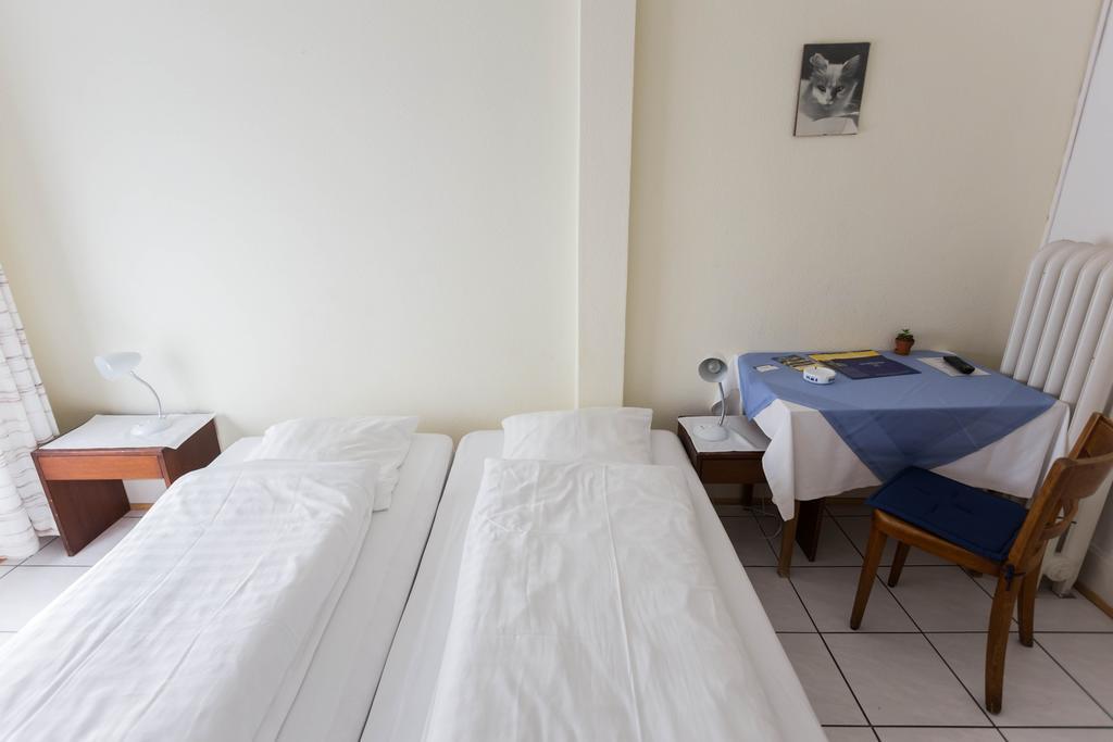 Stadthof Budget Hotel Basel City Center Buitenkant foto