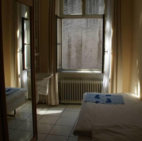 Stadthof Budget Hotel Basel City Center Buitenkant foto