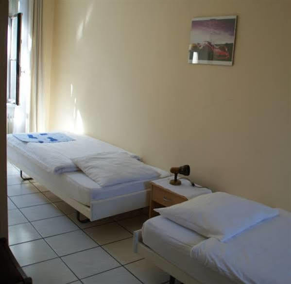 Stadthof Budget Hotel Basel City Center Buitenkant foto