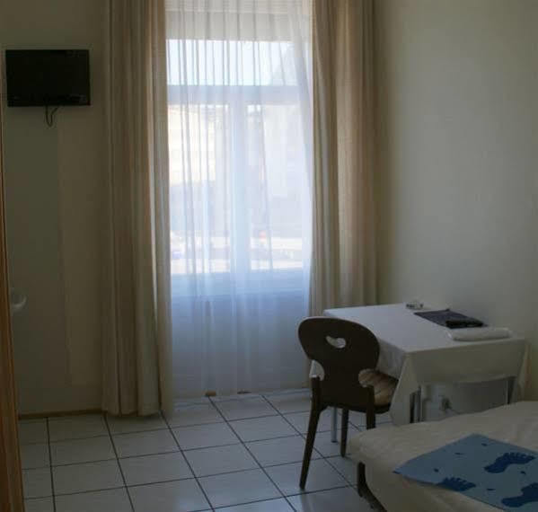 Stadthof Budget Hotel Basel City Center Buitenkant foto